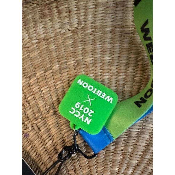 New York Comic Con 2019 Badges & Lanyards (2) - Picture 4 of 11